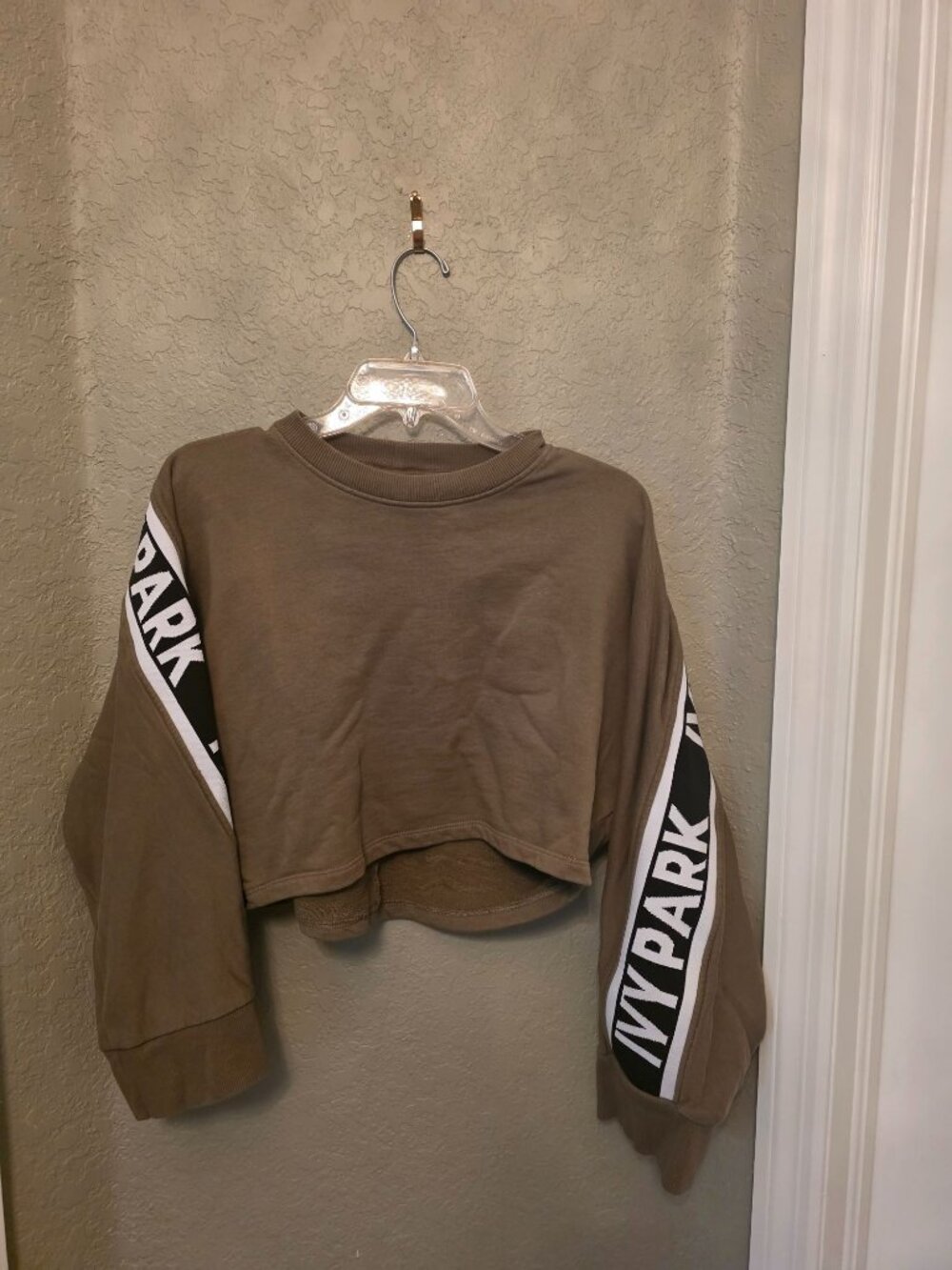 IVY Park Green Cropped Sweatshirt size S - EUC